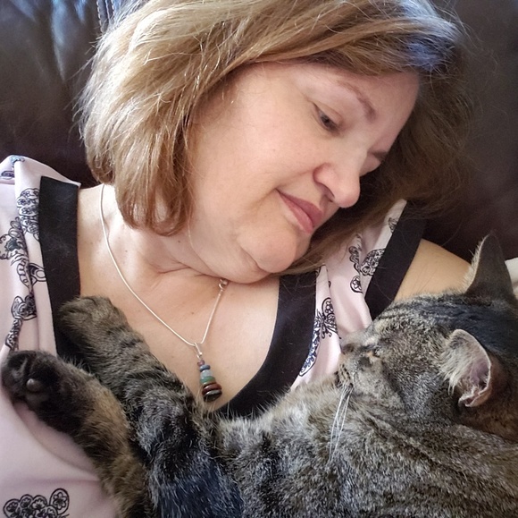 Meet your Posher, Lorraine - Picture 2 of 2